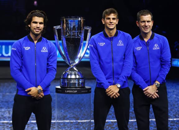 2026 Laver Cup, day three, O2 Arena, London,27 09 2026 Carlos Alcaraz (ESP) Raphael Jodar (ESP) and Tim Henman with the Laver Cup Trophy following the win over Team World 13-5 at the O2 Arena, London London O2 Arena London GBR, UK NEWSPAPERS OUT Copyright: xMarkxGreenwoodx