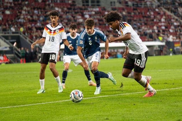 GER, Bavaria, Augsburg, Soccer, Germany vs. Greece, at the WWK Arena, Augsburg, UEFA Nations League, Matchday 2, Group Stage, September 27, 2026, from left: Giorgos Vagiannidis (Greece), 2, Karim Adeyemi (Germany), 19, on the attack, tackling. DFL and DFB regulations prohibit any use of photographs as image sequences and or quasi-video, Copyright: HMB-Media MichaelxNibel