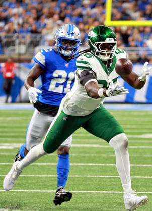 New York Jets vs Detroit Lions DETROIT,MICHIGAN-SEPTEMBER 27: Tight end Jelani Woods (86) of the New York Jets catches the ball while pursued by cornerback Roger McCreary (21) of the Detroit Lions during an NFL, American Football Herren, USA football game between the New York Jets and the Detroit Lions in Detroit, Michigan USA, on Sunday, September 27, 2026 Detroit Michigan United States  Copyright: xAmyxLemusx originalFilename:lemus-newyorkj260927_npwgI