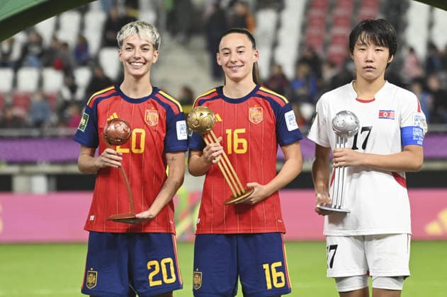 IPA89045213 - Pau Comendador (ESP), Rosalia Dominquez (ESP), and Kuk Hyang Ri (PRK) during the FIFA U-20 Women s World Cup final between Spain and North Korea in Lodz, Poland, on September 27, 2026  Copyright: xMichalxDubiel IPAxSportx xx IPA89045213