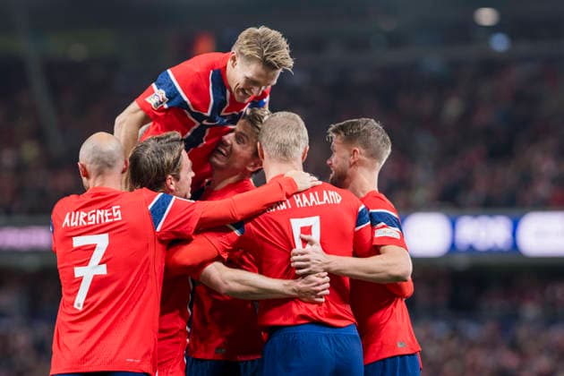 September 27, 2026: Erling Braut Haaland and Martin Ødegaard of Norway celebrate with their teammates after the 1-1 draw during the Nations League soccer match between Norway and Portugal on September 27, 2026 in Oslo. Photo by Vegard Grott, BILDBYRAN, code VG VG1010 bbeng soccer football fotball Nations League international match Norway Portugal celebration  Copyright: VEGARDxGRoTT BB260927VG055