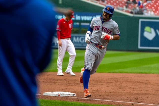 New York Mets short stop Francisco Linder (12) hits his 300th career home run in the top of the second inning during a game against the Washington Nationals at Nationals Park in Washington, DC on Sunday, September 27, 2026.  WAP20260927312 BONNIExCASH