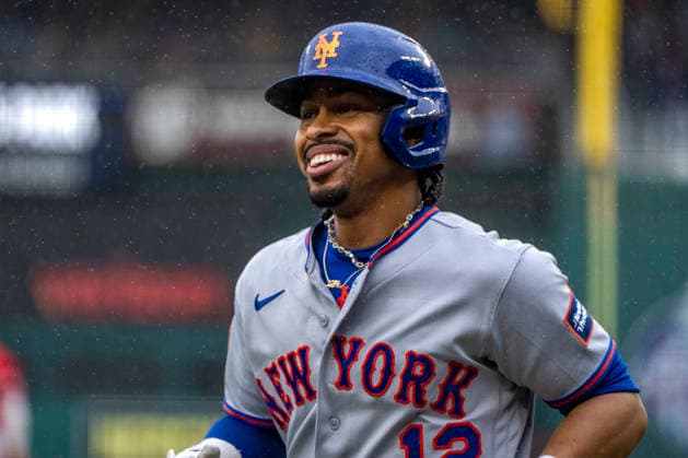 New York Mets short stop Francisco Linder (12) smiles after hitting his 300th career home run in the top of the second inning during a game against the Washington Nationals at Nationals Park in Washington, DC on Sunday, September 27, 2026.  WAP20260927315 BONNIExCASH