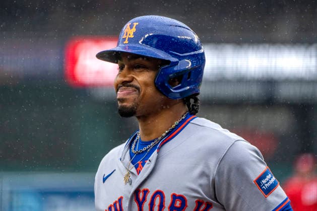 New York Mets short stop Francisco Linder (12) smiles after hitting his 300th career home run in the top of the second inning during a game against the Washington Nationals at Nationals Park in Washington, DC on Sunday, September 27, 2026.  WAP20260927316 BONNIExCASH