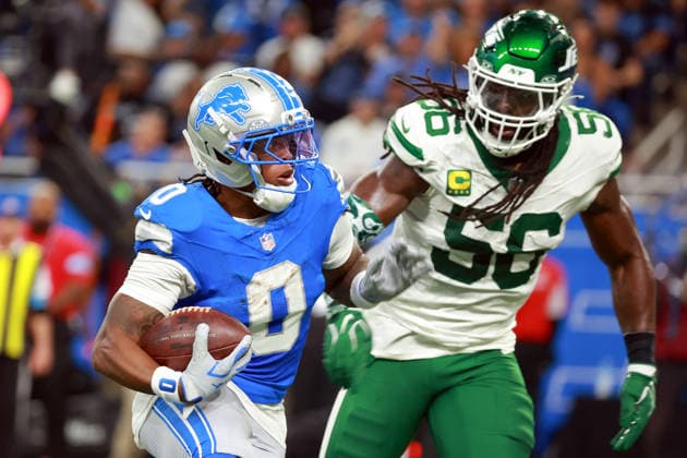 New York Jets vs Detroit Lions DETROIT,MICHIGAN-SEPTEMBER 27: Detroit Lions running back Jahmyr Gibbs (0) carries the ball under the pressure of outside linebacker Demario Davis (56) of the New York Jets during an NFL, American Football Herren, USA football game between the New York Jets and the Detroit Lions in Detroit, Michigan USA, on Sunday, September 27, 2026 Detroit Michigan United States  Copyright: xAmyxLemusx originalFilename:lemus-newyorkj260927_npF8I