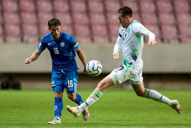 UEFA Nations League Group Stage, Nagyerdei Stadion, Debrecen, Hungary 27 9 2026 Israel vs Republic of Ireland Ireland s Jack Moylan with Israel s Gabi Kanichowsky Jack Moylan with Gabi Kanichowsky 27 9 2026  Copyright: xx 0NIK3994