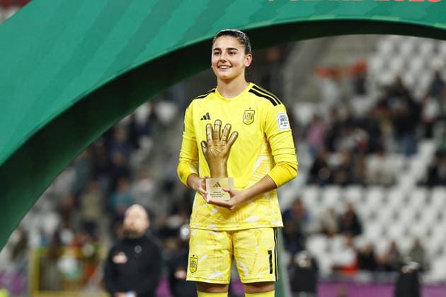 Laia Lopez (ESP), SEPTEMBER 27, 2026 - Football Soccer : Laia Lopez Receives the Best Goalkeeper Trophy after winning FIFA U-20 Women s World Cup Poland 2026 Final match between Under-20 Spain - Under-20 DPR Korea at the Stadion Miejski LKS Lodz in Lodz, Poland. Noxthirdxpartyxsales  aflo_351469837 MutsuxKawamorix