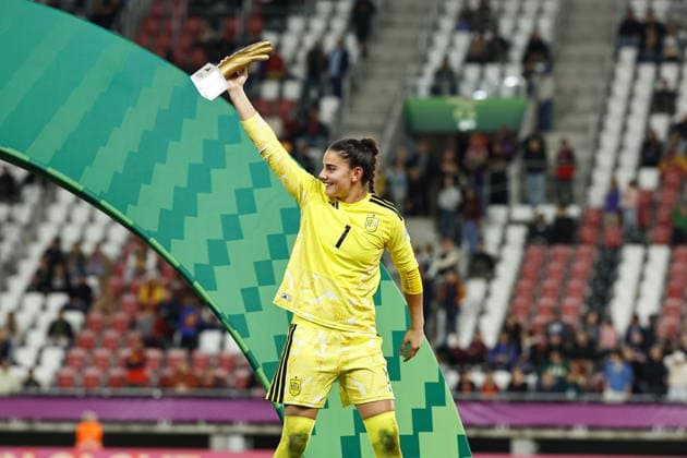 Laia Lopez (ESP), SEPTEMBER 27, 2026 - Football Soccer : Laia Lopez Receives the Best Goalkeeper Trophy after winning FIFA U-20 Women s World Cup Poland 2026 Final match between Under-20 Spain - Under-20 DPR Korea at the Stadion Miejski LKS Lodz in Lodz, Poland. Noxthirdxpartyxsales  aflo_351469860 MutsuxKawamorix