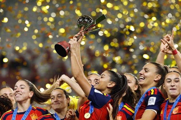 U20 Spain team group, Mannschaftsbild, Totale (ESP), SEPTEMBER 27, 2026 - Football Soccer : U20 Spain team group celebrate while holding up a trophy after winning FIFA U-20 Women s World Cup Poland 2026 Final match between Under-20 Spain - Under-20 DPR Korea at the Stadion Miejski LKS Lodz in Lodz, Poland. Noxthirdxpartyxsales  aflo_351471383 MutsuxKawamorix