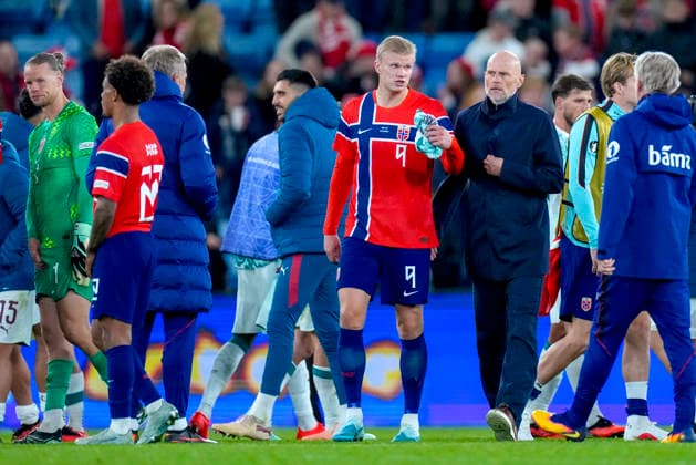 Soccer, Nations League: Norway vs. Portugal 1–2, Nations League Oslo 20260927 Norway s Erling Braut Haaland and national team coach Stale Solbakken after the loss to Portugal in the international soccer match between Norway and Portugal in the Nations League. Photo: Cornelius Poppe, NTB, Oslo, Norway. EDITORIAL USE ONLY. RESTRICTED USE FOR BETTING COMPANIES.  Copyright: xCorneliusxPoppex xNTBx