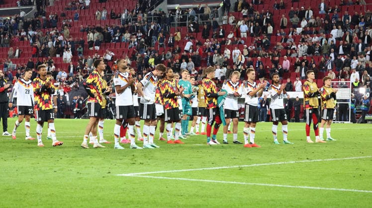 September 27, 2026, xrekx, Soccer UEFA Nations League, Germany vs. Greece, end of the game; the German team thanks the fans; the player thanks the fans for their support in Augsburg