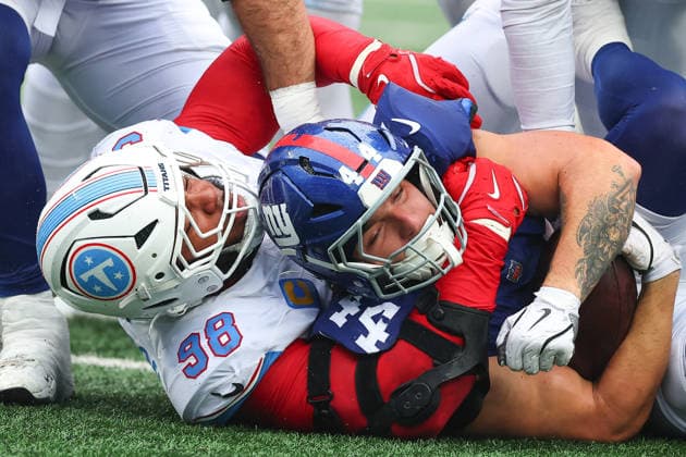 EAST RUTHERFORD, NJ - SEPTEMBER 27: Jeffery Simmons 98 of the Tennessee Titans tackles Cam Skattebo 44 of the New York Giants during the third quarter of the game at MetLife Stadium on September 27, 2026 in East Rutherford, New Jersey. (Photo by Rich Graessle Icon Sportswire) NFL, American Football Herren, USA SEP 27 Titans at Giants EDITORIAL USE ONLY Icon262092732365