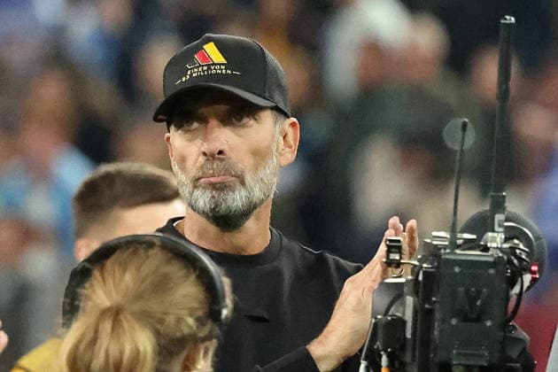 September 27, 2026, xrekx, Soccer UEFA Nations League, Germany vs. Greece, end of the game: Jürgen Klopp, coach of Germany, and the team thank the fans; the players thank the fans for their support in Augsburg