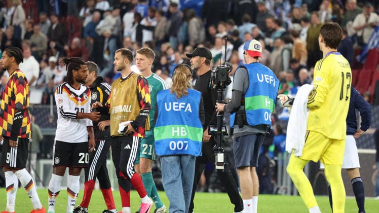 September 27, 2026, xrekx, Soccer UEFA Nations League, Germany vs. Greece, end of the game: Jürgen Klopp, coach of Germany, and the team thank the fans; the players thank the fans for their support in Augsburg
