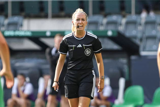 Referee Julia Boike gestures during the DFB Women s Cup match between Borussia Mönchengladbach and FC Bayern Munich at ista Borussia Park on September 27, 2026, in Mönchengladbach, Germany. Photo by Oliver Kaelke, DeFodi Images. Referee Julia Boike gestures during the DFB Women’s Cup match between Borussia Mönchengladbach and FC Bayern Munich at ista Borussia Park on September 27, 2026 in Mönchengladbach, Germany. Photo by Oliver Kaelke, DeFodi Images. DFB and DFL regulations prohibit any use of photographs as image sequences and or quasi-video. Photo by Oliver Kaelke, DeFodi Images.