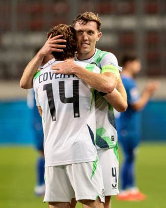 UEFA Nations League Group Stage, Nagyerdei Stadion, Debrecen, Hungary 27 9 2026 Israel vs Republic of Ireland Ireland s Dara O Shea celebrates with Conor Coventry after the match Dara O Shea celebrates with Conor Coventry after the match 27 9 2026  Copyright: xx 0NIK5036