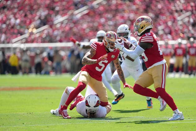 September 27, 2026, Santa Clara, Calif, USA: NFL, American Football Herren, USA 2026 49ers vs. Cardinals. Mike Evans (5) after a reception tosses the ball to San Francisco 49ers Deebo Samuel Sr. (19) for a TD In NFL action at Levi s Stadium. 0260927. NFL 2026: 49ers Vs. Cardinals.  - ZUMAk13_ 20260927_zap_k13_004 Copyright: xPaulxKurodax