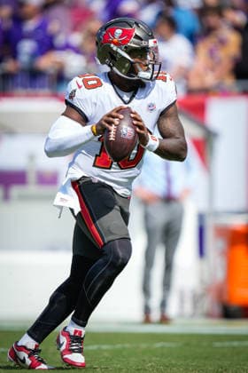 TAMPA, FL - SEPTEMBER 27: Tampa Bay Buccaneers quarterback Jalon Daniels (10) looks to throw before a game between the Tampa Bay Buccaneers and the Minnesota Vikings, Sunday, September 27, 2026 at Raymond James Stadium in Tampa, Florida (Photo by Ricky Bowden Icon Sportswire) NFL, American Football Herren, USA SEP 27 Vikings at Buccaneers EDITORIAL USE ONLY Icon55309272026010