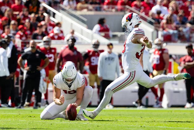 SANTA CLARA, CA - SEPTEMBER 27: Chad Ryland 38 of the Arizona Cardinals kicks a field goal during an NFL, American Football Herren, USA game against the San Francisco 49ers on September 27, 2026 at Levi s Stadium in Santa Clara, CA. (Photo by Matthew Huang Icon Sportswire) NFL: SEP 27 Cardinals at 49ers EDITORIAL USE ONLY Icon260927019