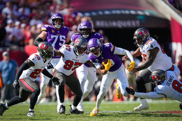 TAMPA, FL - SEPTEMBER 27: Minnesota Vikings wide receiver Justin Jefferson (18) runs ahead during a game between the Tampa Bay Buccaneers and the Minnesota Vikings, Sunday, September 27, 2026 at Raymond James Stadium in Tampa, Florida (Photo by Ricky Bowden Icon Sportswire) NFL, American Football Herren, USA SEP 27 Vikings at Buccaneers EDITORIAL USE ONLY Icon55309272026039