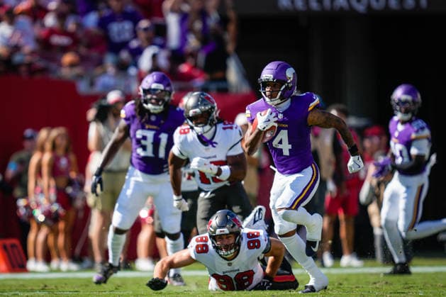 TAMPA, FL - SEPTEMBER 27: Minnesota Vikings wide receiver Myles Price (4) runs ahead pduring a game between the Tampa Bay Buccaneers and the Minnesota Vikings, Sunday, September 27, 2026 at Raymond James Stadium in Tampa, Florida (Photo by Ricky Bowden Icon Sportswire) NFL, American Football Herren, USA SEP 27 Vikings at Buccaneers EDITORIAL USE ONLY Icon55309272026044