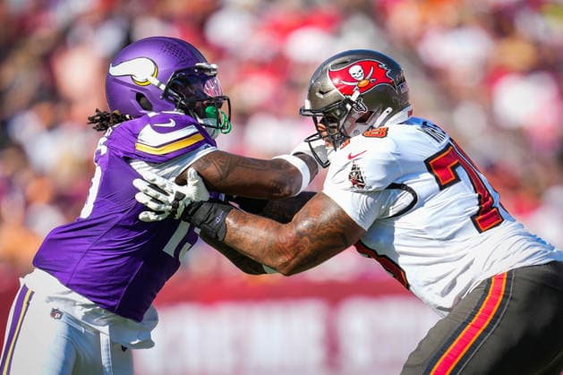 TAMPA, FL - SEPTEMBER 27: TAMPA, FL - SEPTEMBER 27: Minnesota Vikings linebacker Dallas Turner (15) engages with Tampa Bay Buccaneers offensive tackle Tristan Wirfs (78) during a game between the Tampa Bay Buccaneers and the Minnesota Vikings, Sunday, September 27, 2026 at Raymond James Stadium in Tampa, Florida (Photo by Ricky Bowden Icon Sportswire) NFL, American Football Herren, USA SEP 27 Vikings at Buccaneers EDITORIAL USE ONLY Icon55309272026057
