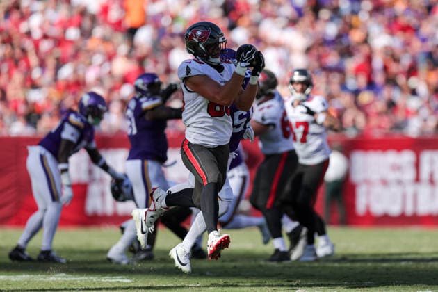Sep 27, 2026; Tampa, FL, USA; Tampa Bay Buccaneers tight end Cade Otton (88) catches a pass during an NFL, American Football Herren, USA football game between the Minnesota Vikings and Tampa Bay Buccaneers at Raymond James Stadium in Tampa, Florida. Mandatory Credit: Taylor McFee-Cal Media NFL 2026: Vikings Vs Buccaneers SEP 27  - ZUMAc04_ 20260927_zma_c04_083 Copyright: xTaylorxMcfeex