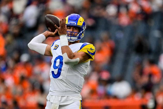 DENVER, CO - SEPTEMBER 27: Los Angeles Rams quarterback Matthew Stafford (9) warms up before a game between the Los Angeles Rams and the Denver Broncos at Empower Field at Mile High on September 27, 2026 in Denver, Colorado. (Photo by Dustin Bradford Icon Sportswire) NFL, American Football Herren, USA SEP 27 Rams at Broncos EDITORIAL USE ONLY Icon132260927002