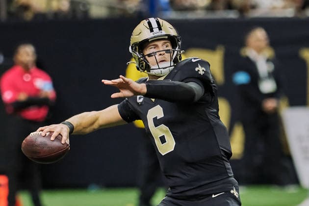 September 27, 2026, New Orleans, Louisiana, U.S: September 27, 2026 New Orleans, Louisiana, USA: New Orleans Saints quarterback Tyler Shough looks to pass against the Las Vegas Raiders during a regular season game on September 27, 2026 New Orleans, Louisiana, USA: The Raiders beat the Saints 35-27 at an NFL, American Football Herren, USA regular season game. NFL 2026 Raiders At Saints - ZUMAa14_ 20260927_zaf_a14_004 Copyright: xDanxAndersonx