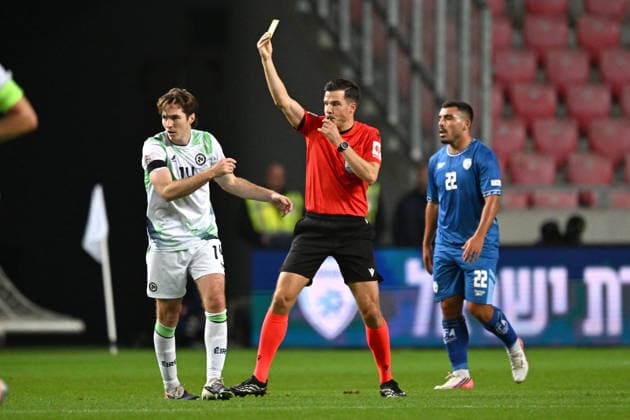 SOCCER - UEFA Nations League - Israel vs. Republic of Ireland Photo by IPA ABACAPRESS.COM89047242 - Yellow card for Conor Coventry (Ireland) during the Nations League phase, Matchday 2 between Israel and Ireland on September 27, 2026, at the Puskas Arena in Budapest, Hungary Debrecen Hungary  Copyright: xIPAxSport ABACAx