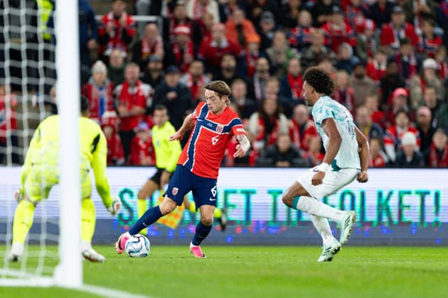 OSLO, NORWAY - SEPTEMBER 27: Patrick Berg of Norway shoots the ball during the UEFA Nations League match between Norway and Portugal at Ullevaal Stadion on September 27, 2026 in Oslo, Norway. (Photo by Ane Frosaker Sports Press Photo) Copyright: xAnexFrosakerx xSPPx Sportspressphoto_SPR241591