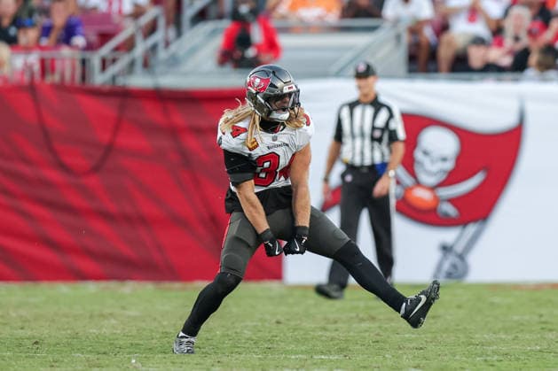 Sep 27, 2026; Tampa, FL, USA; Tampa Bay Buccaneers linebacker Alex Anzalone (34) reacts after a play during an NFL, American Football Herren, USA football game between the Minnesota Vikings and Tampa Bay Buccaneers at Raymond James Stadium in Tampa, Florida. The Vikings defeated the Buccaneers 23-16. Mandatory Credit: Taylor McFee-Cal Media NFL 2026: Vikings Vs Buccaneers SEP 27  - ZUMAc04_ 20260927_zma_c04_104 Copyright: xTaylorxMcfeex