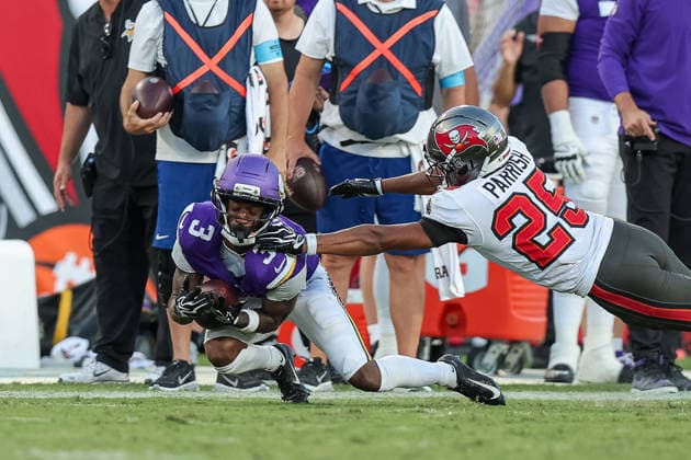 Sep 27, 2026; Tampa, FL, USA; Minnesota Vikings wide receiver Jordan Addison (3) catches a pass during an NFL, American Football Herren, USA football game between the Minnesota Vikings and Tampa Bay Buccaneers at Raymond James Stadium in Tampa, Florida. The Vikings defeated the Buccaneers 23-16. Mandatory Credit: Taylor McFee-Cal Media NFL 2026: Vikings Vs Buccaneers SEP 27  - ZUMAc04_ 20260927_zma_c04_108 Copyright: xTaylorxMcfeex