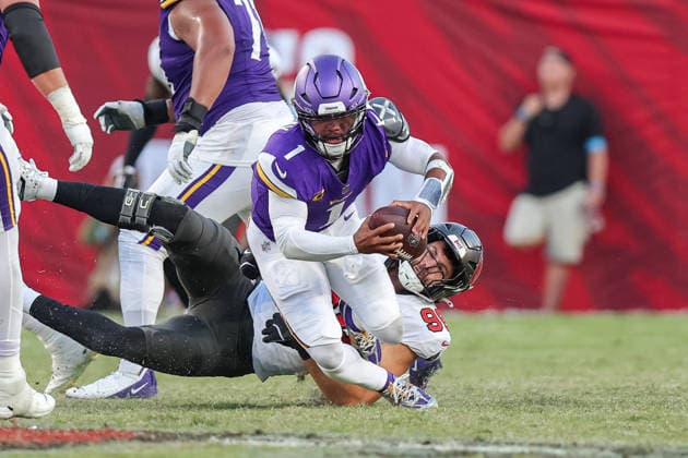 Sep 27, 2026; Tampa, FL, USA; Minnesota Vikings quarterback Kyler Murray (1) is sacked by Tampa Bay Buccaneers outside linebacker Anthony Nelson (98) during an NFL, American Football Herren, USA football game between the Minnesota Vikings and Tampa Bay Buccaneers at Raymond James Stadium in Tampa, Florida. The Vikings defeated the Buccaneers 23-16. Mandatory Credit: Taylor McFee-Cal Media NFL 2026: Vikings Vs Buccaneers SEP 27  - ZUMAc04_ 20260927_zma_c04_111 Copyright: xTaylorxMcfeex