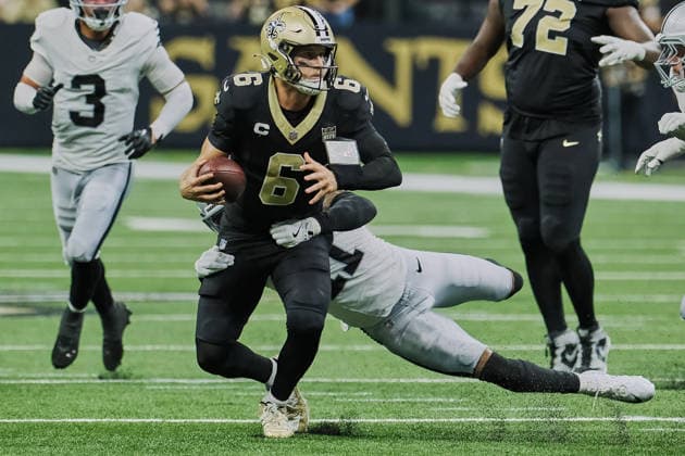 September 27, 2026, New Orleans, Louisiana, U.S: September 27, 2026 New Orleans, Louisiana, USA: (front to back) New Orleans Saints quarterback Tyler Shough is tackles by Las Vegas Raiders safety Jeremy Chinn during a regular season game on September 27, 2026 . The Raiders beat the Saints 35-27 at an NFL, American Football Herren, USA regular season game. NFL 2026 Raiders At Saints - ZUMAa14_ 20260927_zaf_a14_018 Copyright: xDanxAndersonx