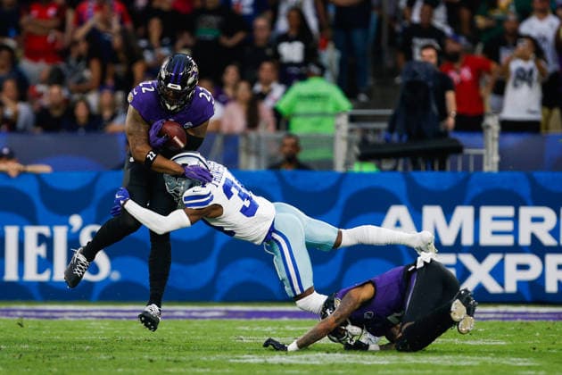 Soccer - NFL, American Football Herren, USA Rio Game: Baltimore Ravens v Dallas Cowboys - Baltimore Ravens v Dallas Cowboys RIO DE JANEIRO, BRAZIL - SEPTEMBER 27: DERRICK HENRY 22 of Baltimore Ravens runs with the ball during the NFL: Baltimore Ravens v Dallas Cowboys match between Baltimore Ravens and Dallas Cowboys at Maracana Stadium on September 27, 2026 in Rio de Janeiro, Brazil. Rio de Janeiro Maracana Stadium Brazil Copyright: xRuanoxCarneiroxRuanoxCarneirox