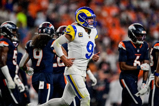 DENVER, CO - SEPTEMBER 27: Los Angeles Rams quarterback Matthew Stafford (9) runs off the field after a touchdown drive in the first quarter during a game between the Los Angeles Rams and the Denver Broncos at Empower Field at Mile High on September 27, 2026 in Denver, Colorado. (Photo by Dustin Bradford Icon Sportswire) NFL, American Football Herren, USA SEP 27 Rams at Broncos EDITORIAL USE ONLY Icon132260927011