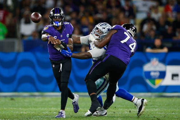 Soccer - NFL, American Football Herren, USA Rio Game: Baltimore Ravens v Dallas Cowboys - Baltimore Ravens v Dallas Cowboys RIO DE JANEIRO, BRAZIL - SEPTEMBER 27: LAMAR JACKSON 8 of Baltimore Ravens passes the ball during the NFL Rio Game: Baltimore Ravens v Dallas Cowboys match between Baltimore Ravens and Dallas Cowboys at Maracana Stadium on September 27, 2026 in Rio de Janeiro, Brazil. Rio de Janeiro Maracana Stadium Brazil Copyright: xRuanoxCarneiroxRuanoxCarneirox