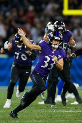 Soccer - NFL, American Football Herren, USA Rio Game: Baltimore Ravens v Dallas Cowboys - Baltimore Ravens v Dallas Cowboys RIO DE JANEIRO, BRAZIL - SEPTEMBER 27: TYLER LOOP 33 of Baltimore Ravens celebrates the winner field goal during the NFL: Baltimore Ravens v Dallas Cowboys match between Baltimore Ravens and Dallas Cowboys at Maracana Stadium on September 27, 2026 in Rio de Janeiro, Brazil. Rio de Janeiro Maracana Stadium Brazil Copyright: xRuanoxCarneiroxRuanoxCarneirox