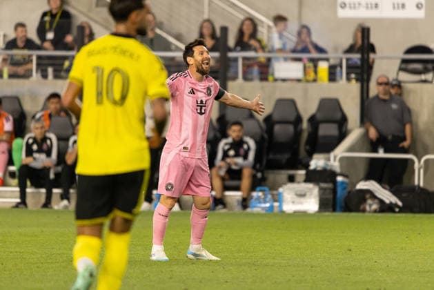 COLUMBUS, OH - SEPTEMBER 27: Inter Miami CF Forward Lionel Messi (10) is seen with his arms raised and yelling in the first half during the MLS, Fussball Herren, USA match between Columbus Crew and Inter Miami on September 27th, 2026 at ScottsMiracle-Gro Field in Columbus, OH (Photo by Michael Brown Icon Sportswire) SOCCER: SEP 27 MLS Columbus Crew vs Inter Miami CF EDITORIAL USE ONLY Icon27026092720