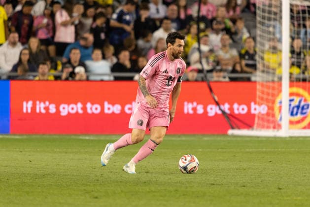COLUMBUS, OH - SEPTEMBER 27: Inter Miami CF Forward Lionel Messi (10) is seen on the field with the ball in the second half during the MLS, Fussball Herren, USA match between Columbus Crew and Inter Miami on September 27th, 2026 at ScottsMiracle-Gro Field in Columbus, OH (Photo by Michael Brown Icon Sportswire) SOCCER: SEP 27 MLS Columbus Crew vs Inter Miami CF EDITORIAL USE ONLY Icon27026092729