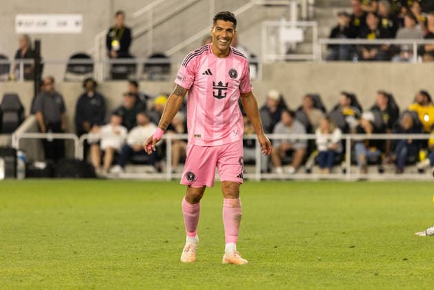COLUMBUS, OH - SEPTEMBER 27: Inter Miami CF Forward Luis Suarez (9) is seen smiling on the field in the second half during the MLS, Fussball Herren, USA match between Columbus Crew and Inter Miami on September 27th, 2026 at ScottsMiracle-Gro Field in Columbus, OH (Photo by Michael Brown Icon Sportswire) SOCCER: SEP 27 MLS Columbus Crew vs Inter Miami CF EDITORIAL USE ONLY Icon27026092738