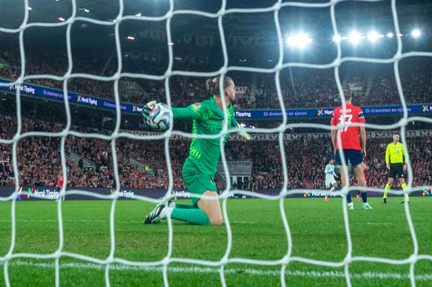 Soccer, Nations League: Norway vs. Portugal, Nations League Oslo 20260927 Portugal’s Gonçalo Ramos scores his second goal against Norway’s goalkeeper Orjan Haskjold Nyland during the international soccer match between Norway and Portugal in the Nations League. Photo: Cornelius Poppe, NTB, Oslo, Norway. EDITORIAL USE ONLY. RESTRICTED USE FOR BETTING COMPANIES  Copyright: xCorneliusxPoppex xNTBx