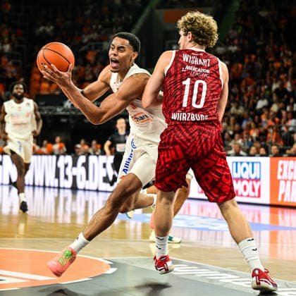 27.09.2026, GER, Basketball, Herren, easycredit Basketball Bundesliga, Saison 2026 2027, 3. Spieltag, ratiopharm Ulm vs Fitness First Würzburg Baskets Jaylen Sims (Ulm, 30), Calvin Wishart (Wuerzburg, 10) Neu-Ulm ratiopharm Arena Bayern Deutschland Copyright: xNordphotox xHafnerx
