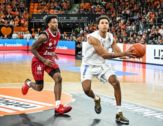 27.09.2026, GER, Basketball, Herren, easycredit Basketball Bundesliga, Saison 2026 2027, 3. Spieltag, ratiopharm Ulm vs Fitness First Würzburg Baskets Eddie Colbert III (Wuerzburg, 0), Michael Rataj (Ulm, 12) Neu-Ulm ratiopharm Arena Bayern Deutschland Copyright: xNordphotox xHafnerx