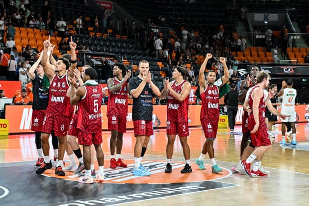 September 27, 2026, GER, Basketball, Men s, easycredit Basketball Bundesliga, 2026–2027 season, Matchday 3, ratiopharm Ulm vs. Fitness First Würzburg Baskets Würzburg players thank their fans after the game Neu Ulm ratiopharm Arena Bavaria, Germany Copyright: xNordphotox xHafnerx