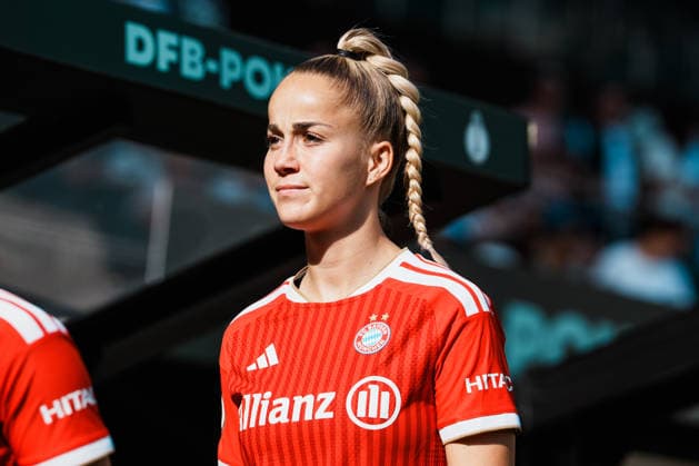 Germany, Soccer, 2026–2027 DFB Women s Cup, 1st Round: Borussia Mönchengladbach vs. FC Bayern Munich; ista, Borussia Park, Giulia Gwinn, Bayern Munich, 7 close-ups, face, facial expressions, portrait, satisfied, smiling, joy Copyright: xThiemoxRudolphx