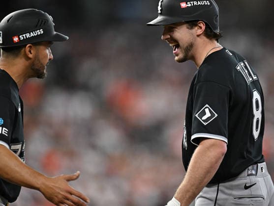 Chicago White Sox Kyle Teel (8) celebrates after hitting a single to load the bases in the second inning against the Houston Astros in an MLB, Baseball Herren, USA American League Wild Card game in Houston, Texas, on Tuesday, September 29, 2026.  HOU20260929720 MARIAxLYSAKER