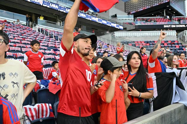 Futbol, Estados Unidos vs Chile Partido amistoso 2026. Hinchas de Chile, son fotografiados durante el partido amistoso frente a Estados Unidos disputado en el estadio Energizer Park en San Luis, Estados Unidos. 29 09 2026 Jeff Lee Photosport Football, United States vs. Chile Friendly match 2026. Chilean fans are pictured during the friendly match against Canada, at the Energizer Park stadium in Saint Louis, United States. 29 09 2026 Jeff Lee Photosport Estados Unidos vs Chile, partido amistoso 2026
