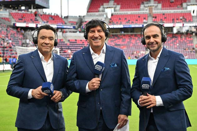 Futbol, Estados Unidos vs Chile Partido amistoso 2026. Claudio Palma, Ivan Zamorano y Rodrigo Sepulveda son fotografiados previo al partido amistoso frente a Estados Unidos disputado en el estadio Energizer Park en San Luis, Estados Unidos. 29 09 2026 Jeff Lee Photosport Football, United States vs. Chile Friendly match 2026. Claudio Palma, Ivan Zamorano and Rodrigo Sepulveda are pictured before the friendly match against Canada, at the Energizer Park stadium in Saint Louis, United States. 29 09 2026 Jeff Lee Photosport Estados Unidos vs Chile, partido amistoso 2026